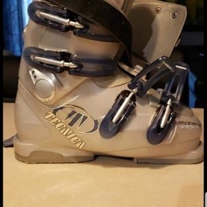 Ski boots 6.5